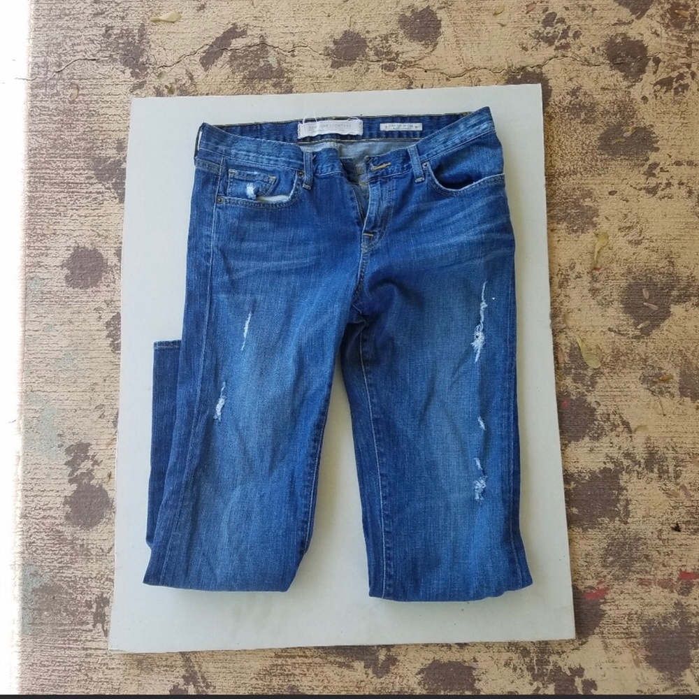 New york and co Jean's 10 /30 boyfriend distressed